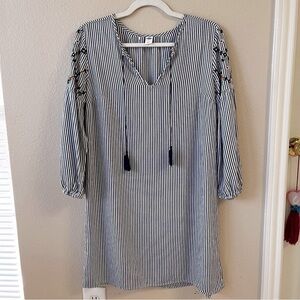 Old Navy, Stripped Dress, navy blue and white, embroidered sleeves. Size S